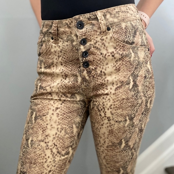 Snakeskin Button Fly Venti6 - Picture 6 of 6